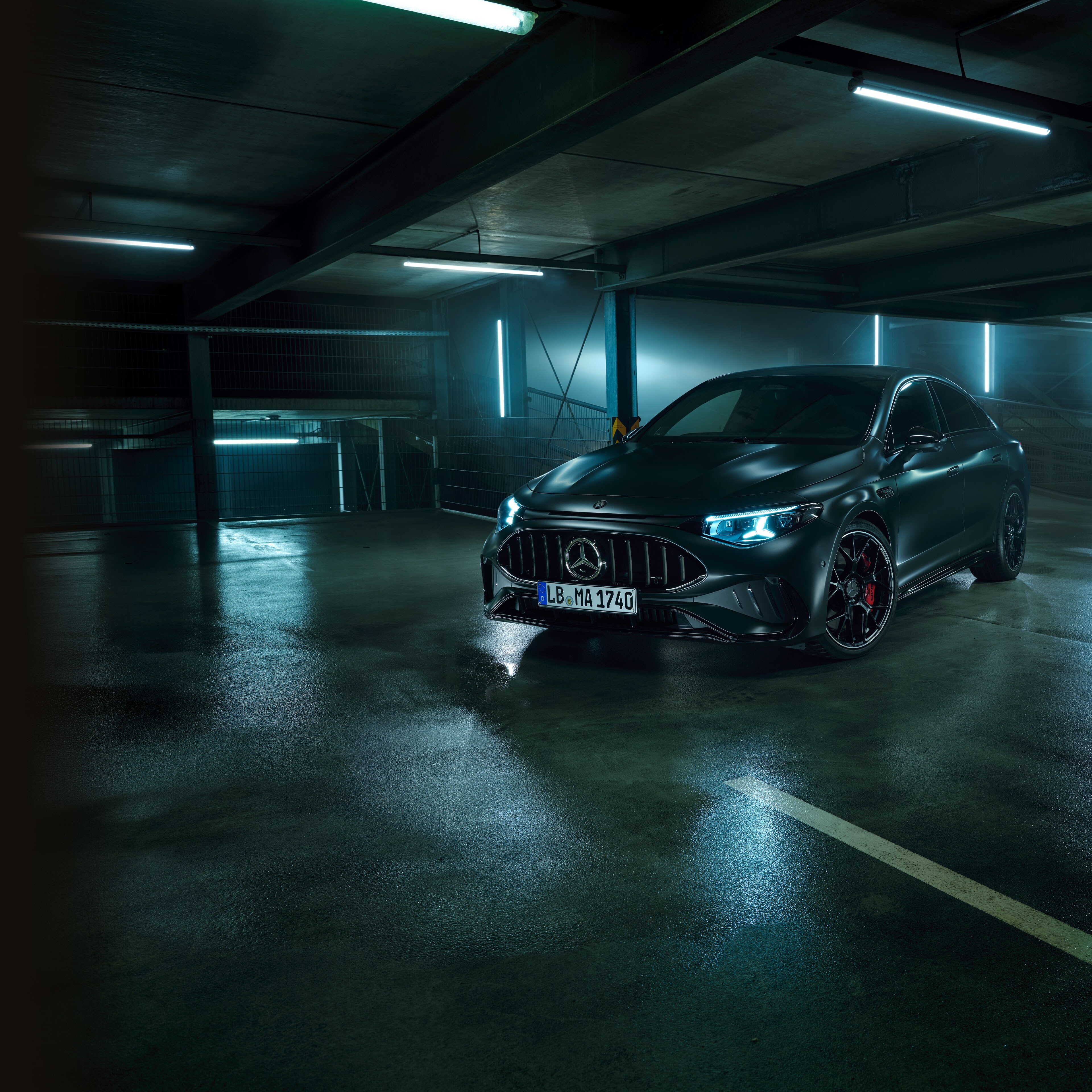 Úplne nový Mercedes-AMG CLA 45 4MATIC+ elektromobil.